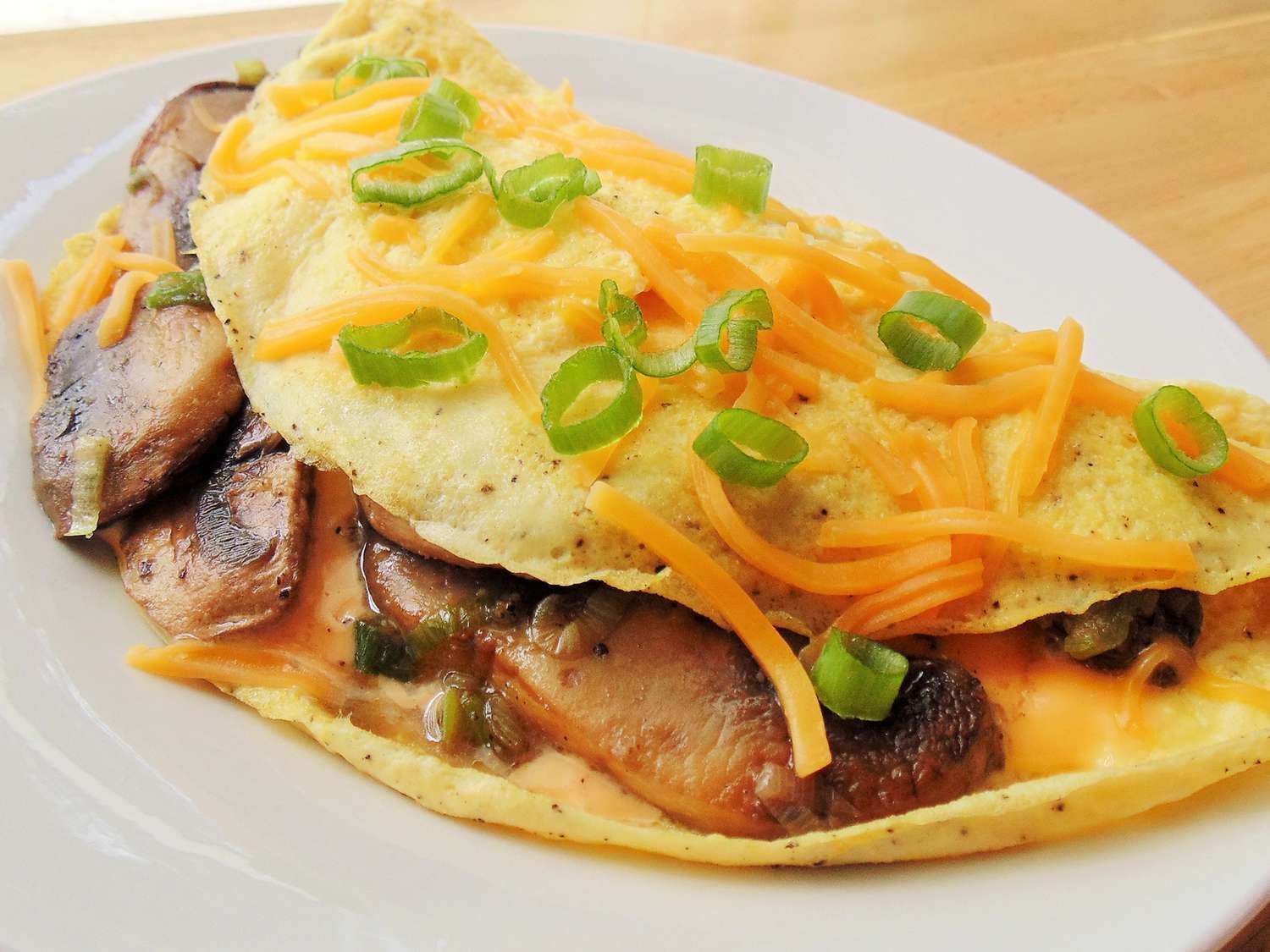 CLASSIC CHEESE & MUSHROOM OMELETTE
